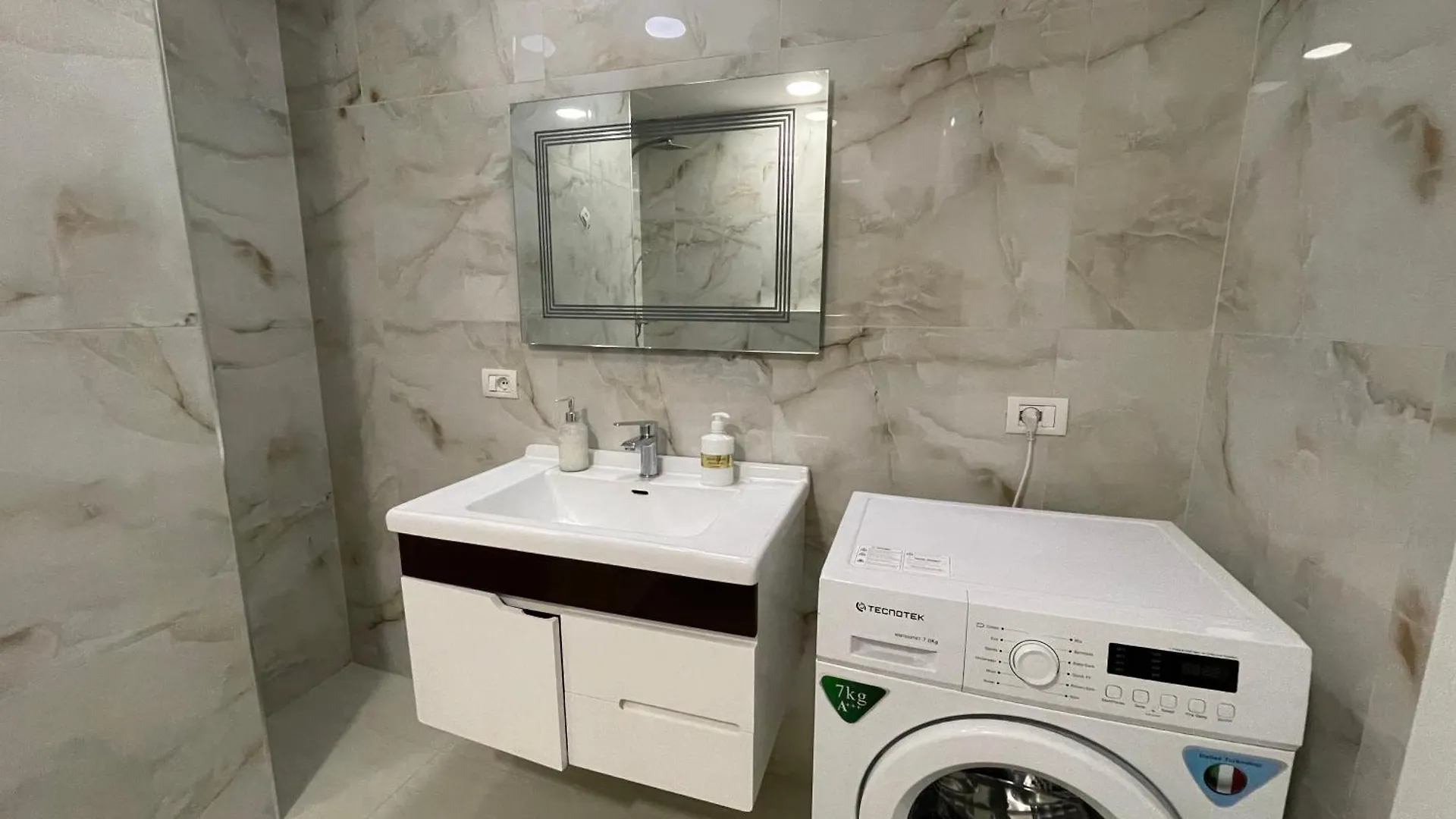 Boutique 3 - Cozy Central 1-Bedroom 0*, Tirana Albánia