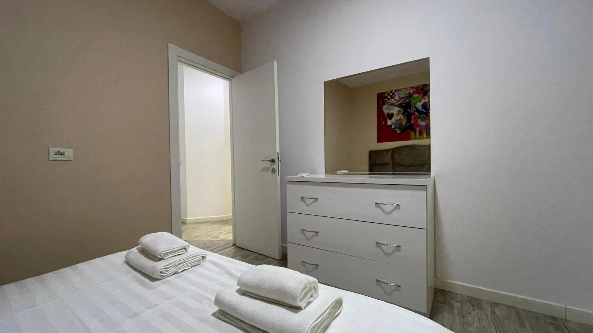Boutique 3 - Cozy Central 1-Bedroom 0*, Tirana