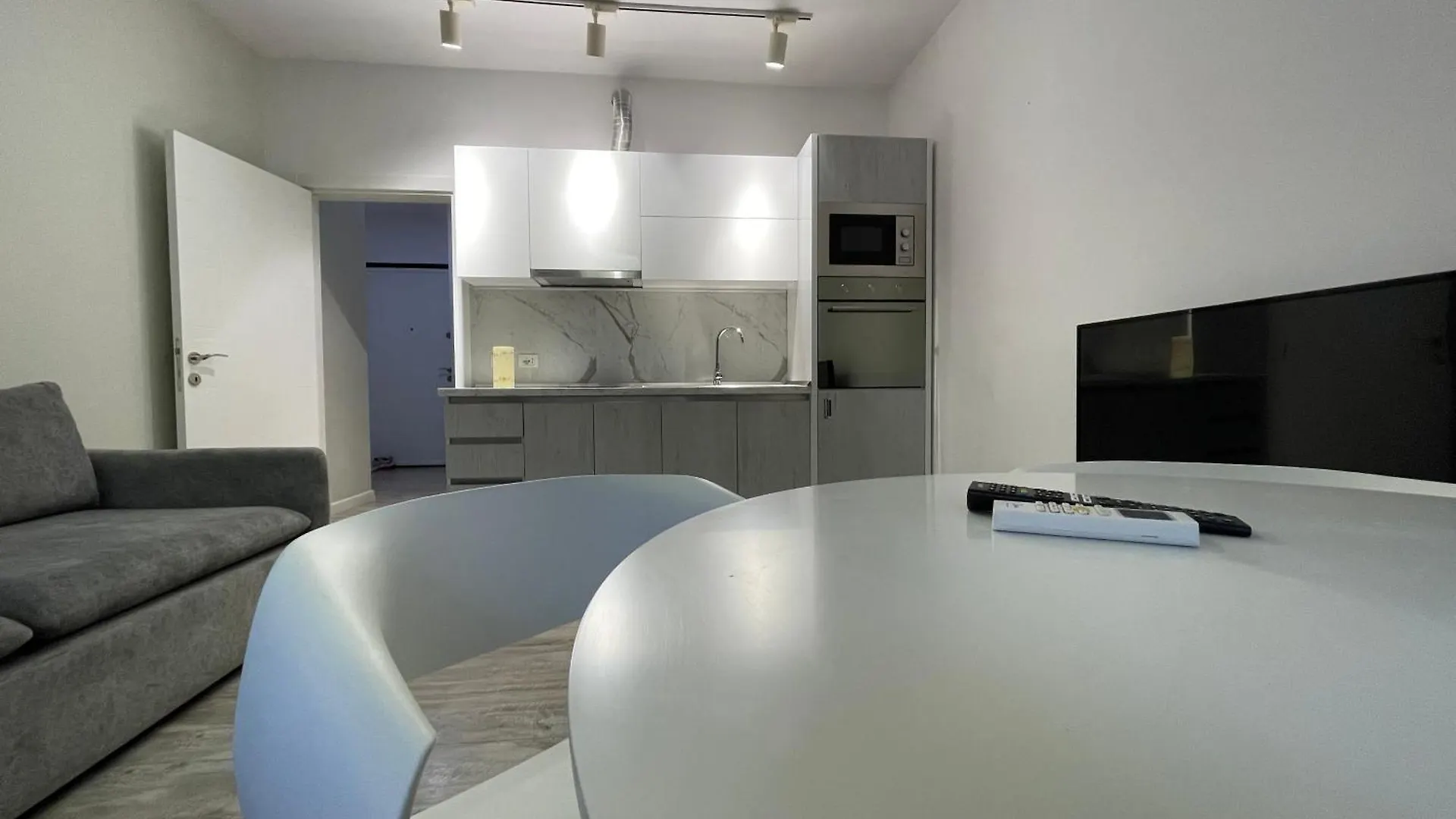 Boutique 3 - Cozy Central 1-Bedroom Apartman Tirana